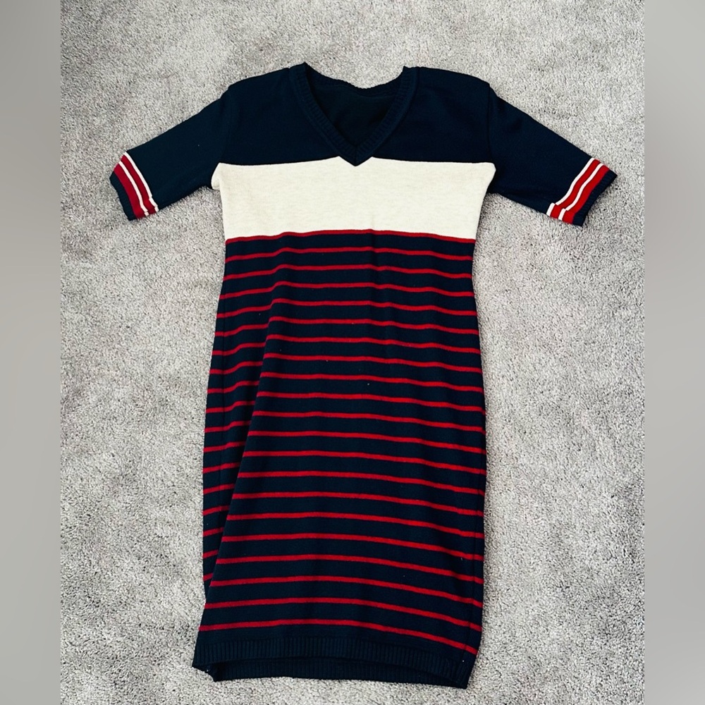 Never worn petite cotton dress.